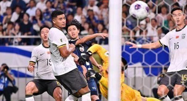 日本足球运动员奋勇勇进展现团队配合的简单介绍